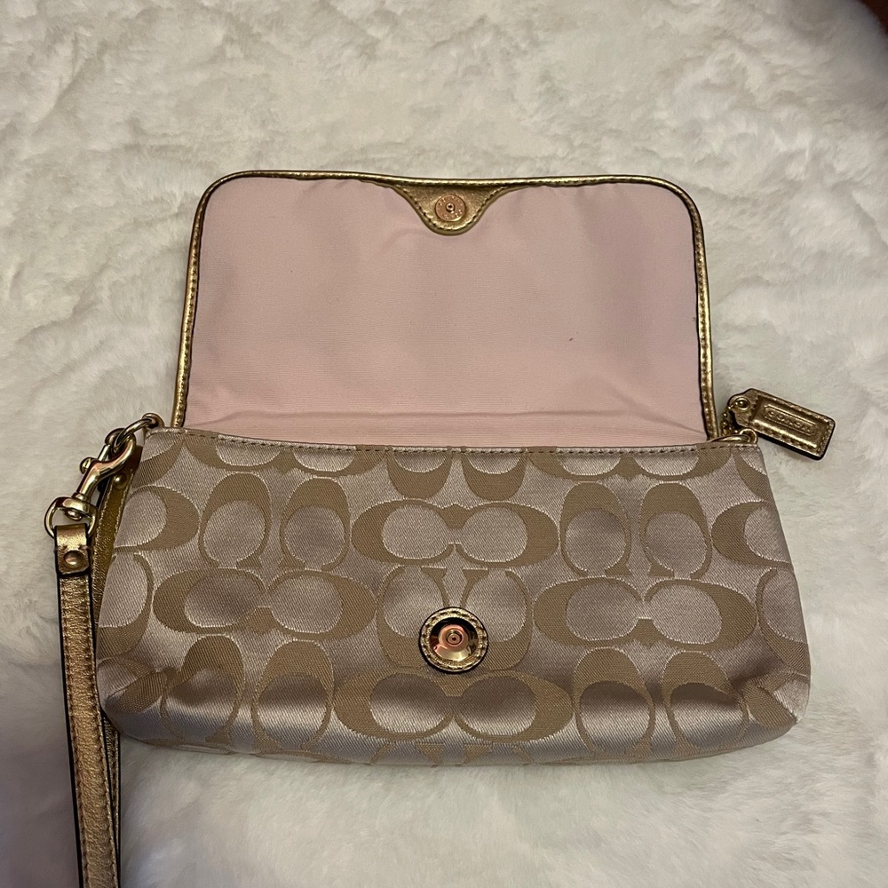 New Coach Wristlet / Mini Purse - Picture 3 of 7